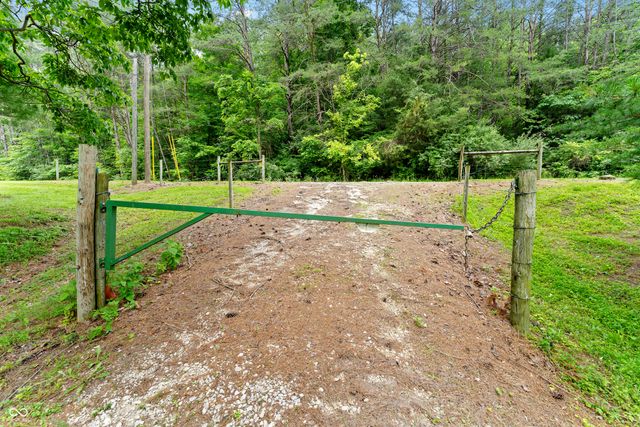 90 Elkinsville Road, Nashville, IN 47448