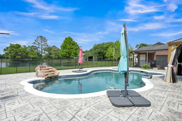 251 Petty Road, Waller, TX 77484