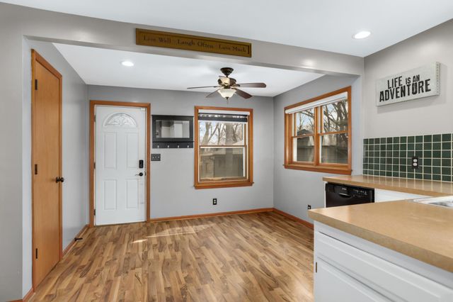 1714 Howard Street N, Maplewood, MN 55109