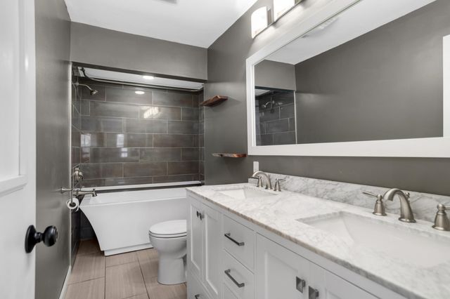 1714 Howard Street N, Maplewood, MN 55109