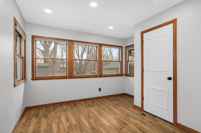 1714 Howard Street N, Maplewood, MN 55109