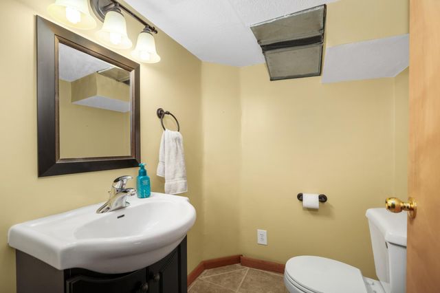 1714 Howard Street N, Maplewood, MN 55109