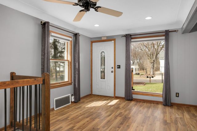 1714 Howard Street N, Maplewood, MN 55109