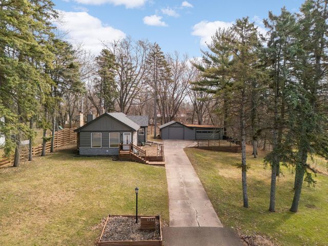 1714 Howard Street N, Maplewood, MN 55109