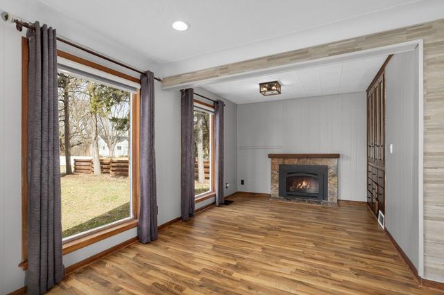 1714 Howard Street N, Maplewood, MN 55109