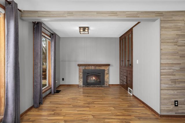 1714 Howard Street N, Maplewood, MN 55109