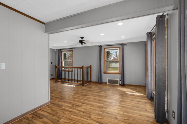 1714 Howard Street N, Maplewood, MN 55109