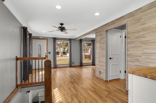 1714 Howard Street N, Maplewood, MN 55109