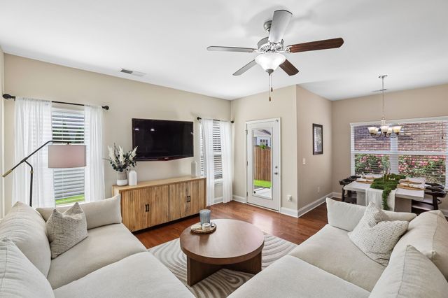 1413 Woodside Dr, Lebanon, TN 37087