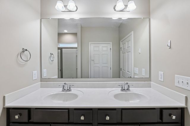 1413 Woodside Dr, Lebanon, TN 37087