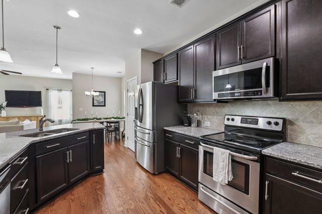 1413 Woodside Dr, Lebanon, TN 37087