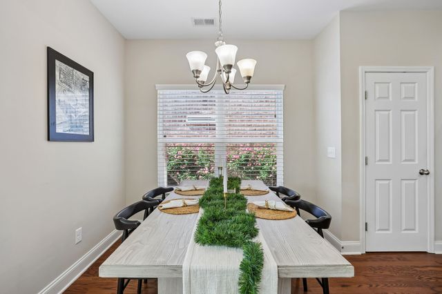 1413 Woodside Dr, Lebanon, TN 37087
