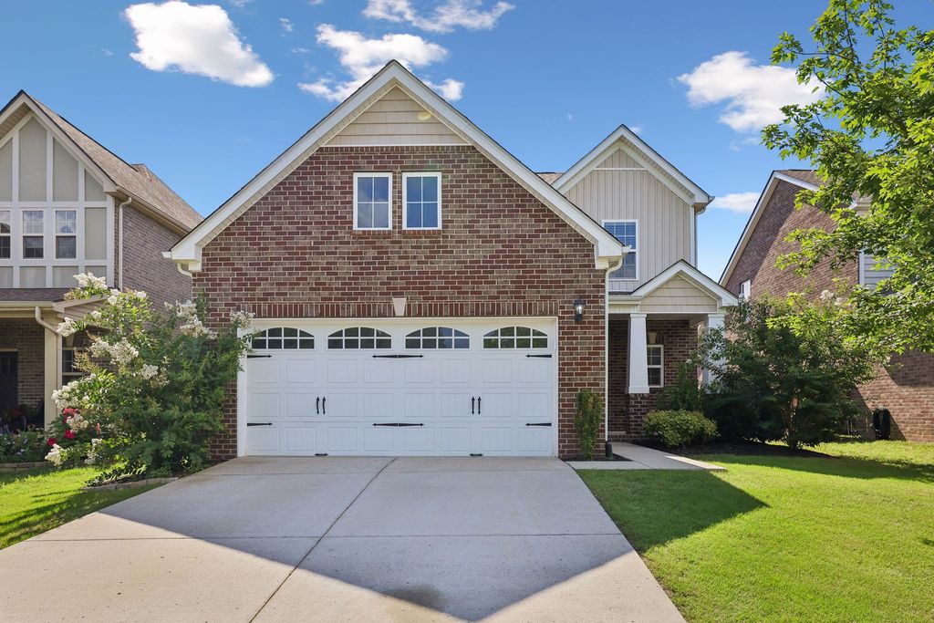 1413 Woodside Dr, Lebanon, TN 37087