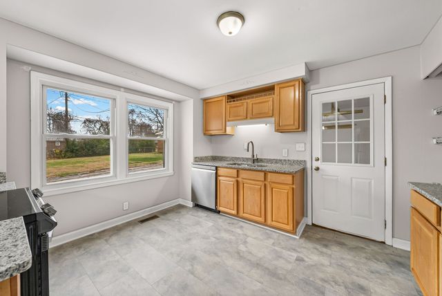 2215 Green Acres Dr, Clarksville, TN 37042