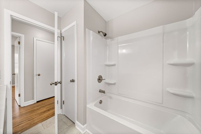 2215 Green Acres Dr, Clarksville, TN 37042