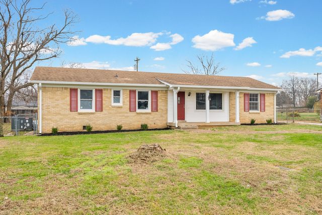 2215 Green Acres Dr, Clarksville, TN 37042