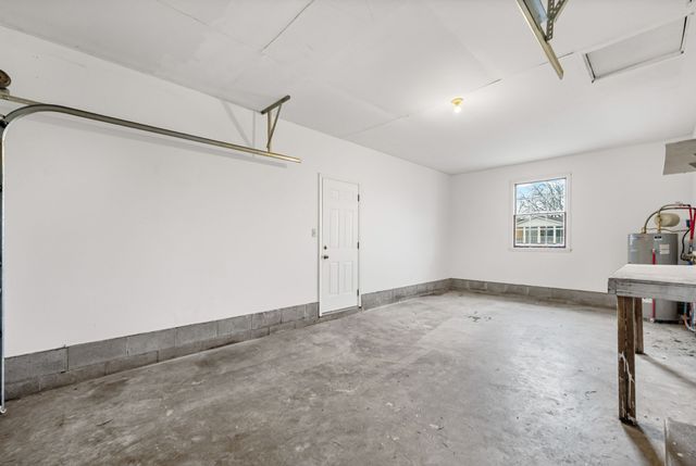 2215 Green Acres Dr, Clarksville, TN 37042