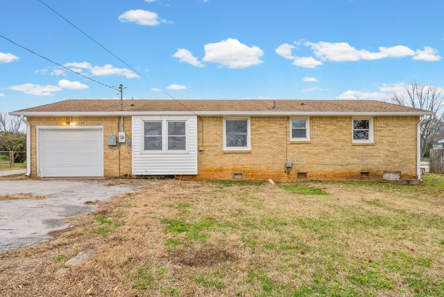 2215 Green Acres Dr, Clarksville, TN 37042