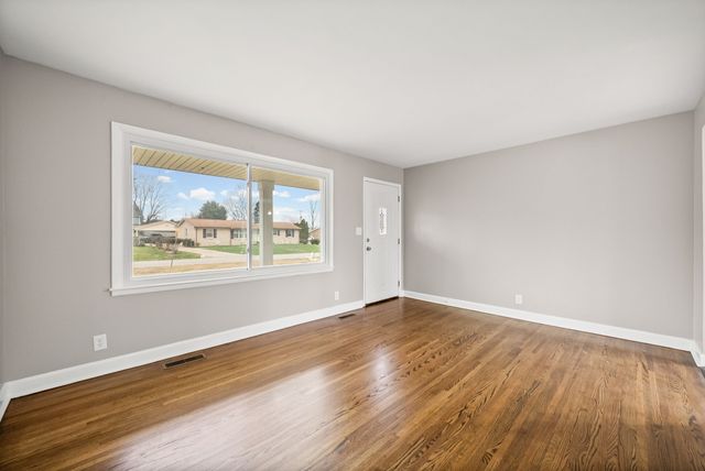 2215 Green Acres Dr, Clarksville, TN 37042