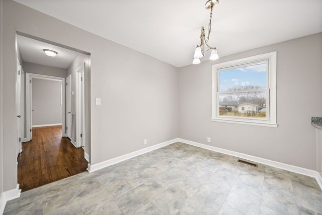 2215 Green Acres Dr, Clarksville, TN 37042