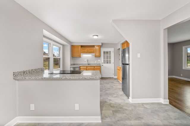 2215 Green Acres Dr, Clarksville, TN 37042