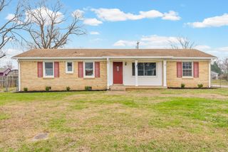 2215 Green Acres Dr, Clarksville, TN 37042