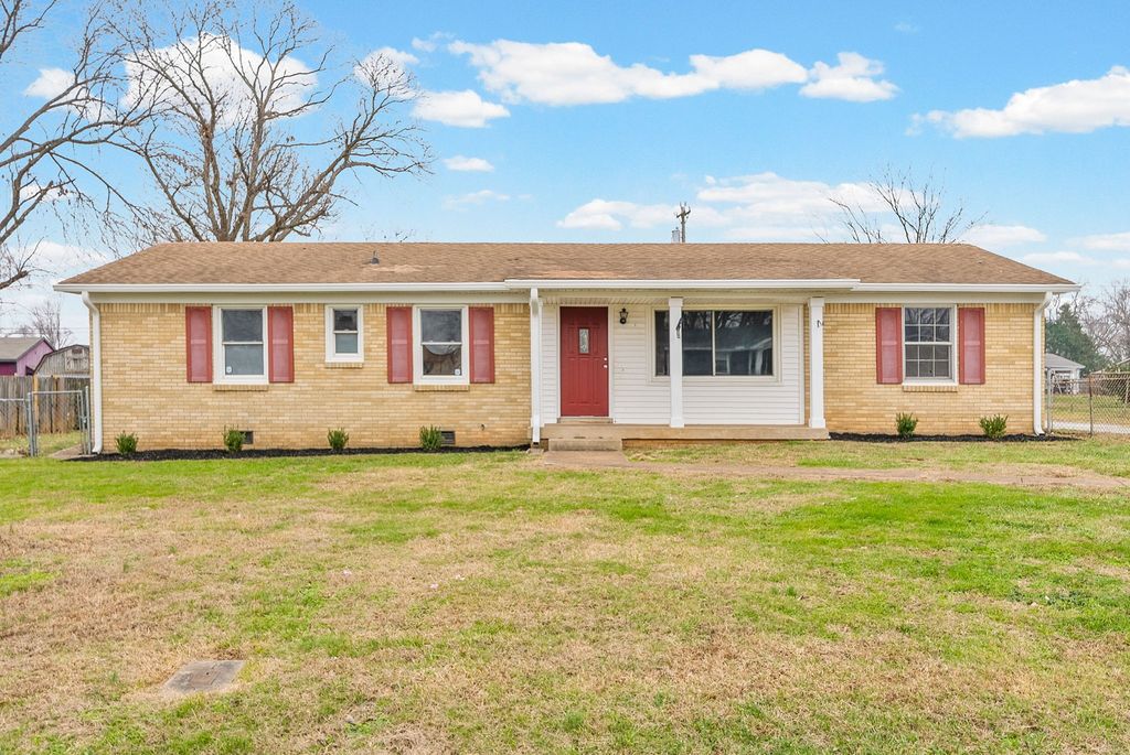 2215 Green Acres Dr, Clarksville, TN 37042