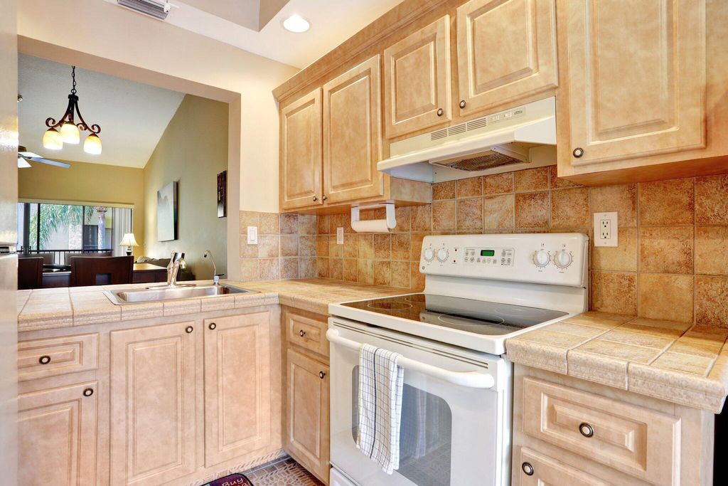1961 SW 15th Street 82, Deerfield Beach, FL 33442