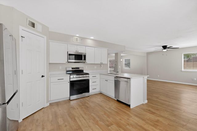6915 Eastford Place NW, Albuquerque, NM 87114