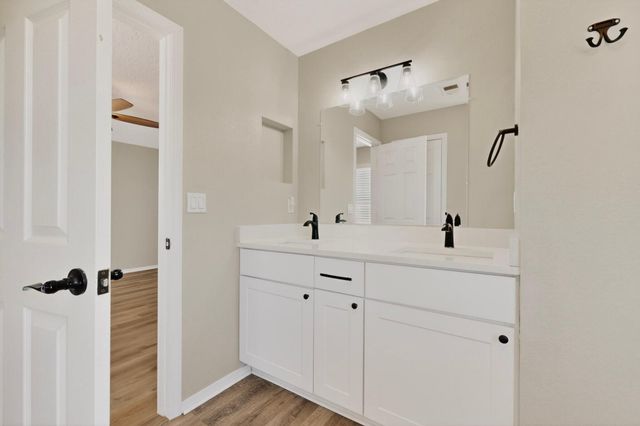 6915 Eastford Place NW, Albuquerque, NM 87114