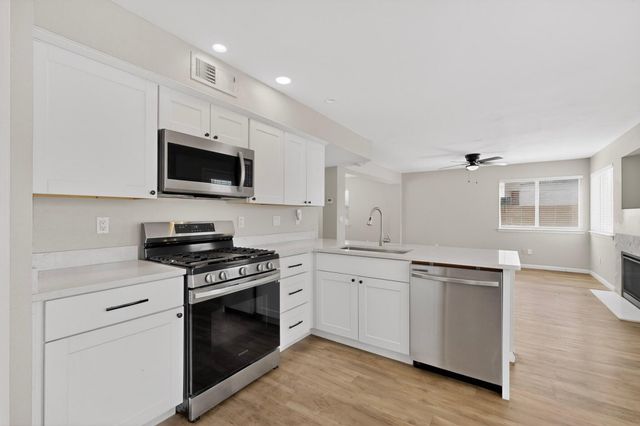 6915 Eastford Place NW, Albuquerque, NM 87114