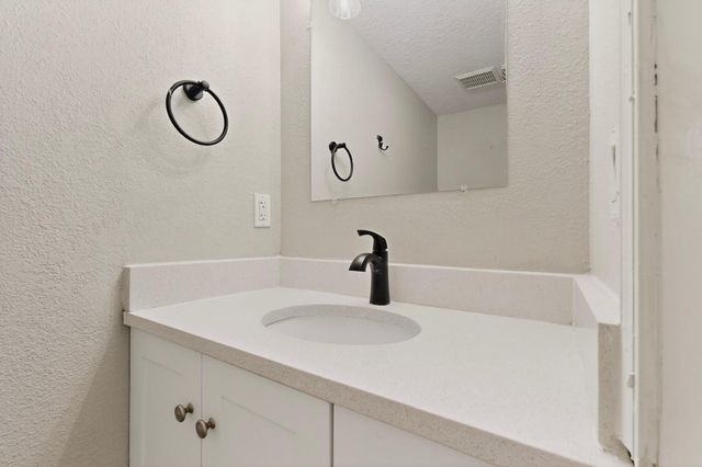 6915 Eastford Place NW, Albuquerque, NM 87114