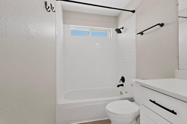 6915 Eastford Place NW, Albuquerque, NM 87114