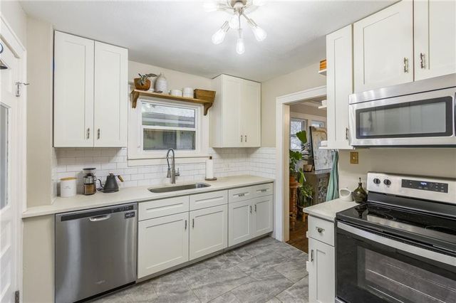 3651 Southwest Trafficway, Kansas City, MO 64111