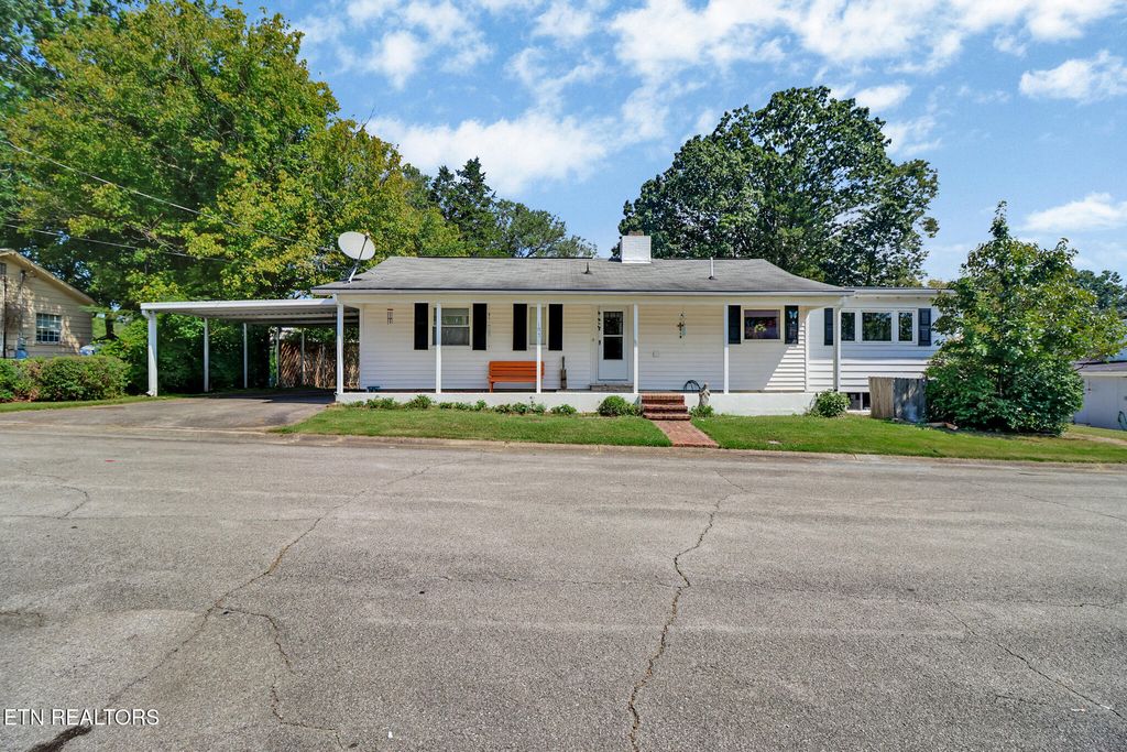 107 Townsend Rd, Oak Ridge, TN 37830