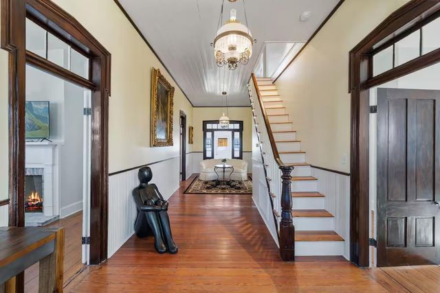 811 E Hempstead ST, Giddings, TX 78942