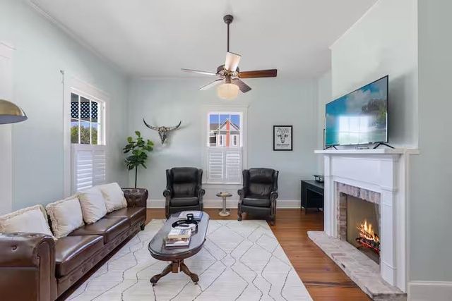 811 E Hempstead ST, Giddings, TX 78942