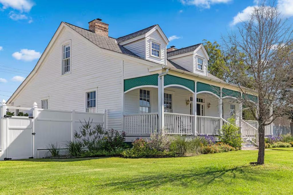 811 E Hempstead ST, Giddings, TX 78942