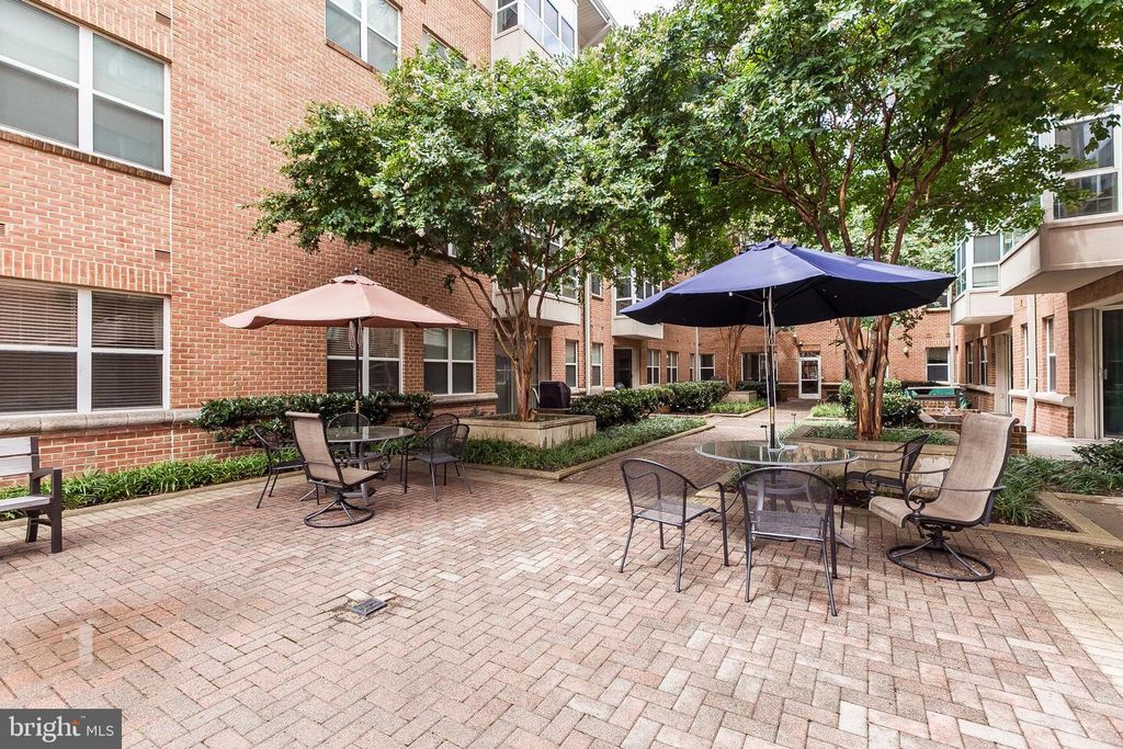 Image 10 of property listing at 23 PIERSIDE DR #130, Baltimore, MD 21230