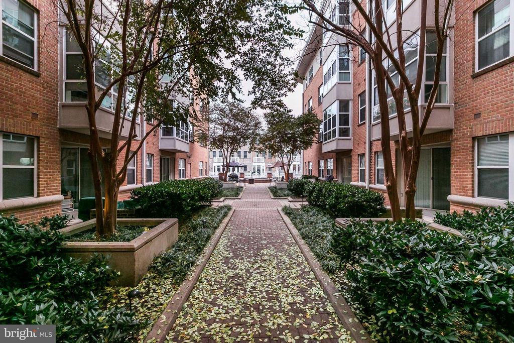 Image 11 of property listing at 23 PIERSIDE DR #130, Baltimore, MD 21230