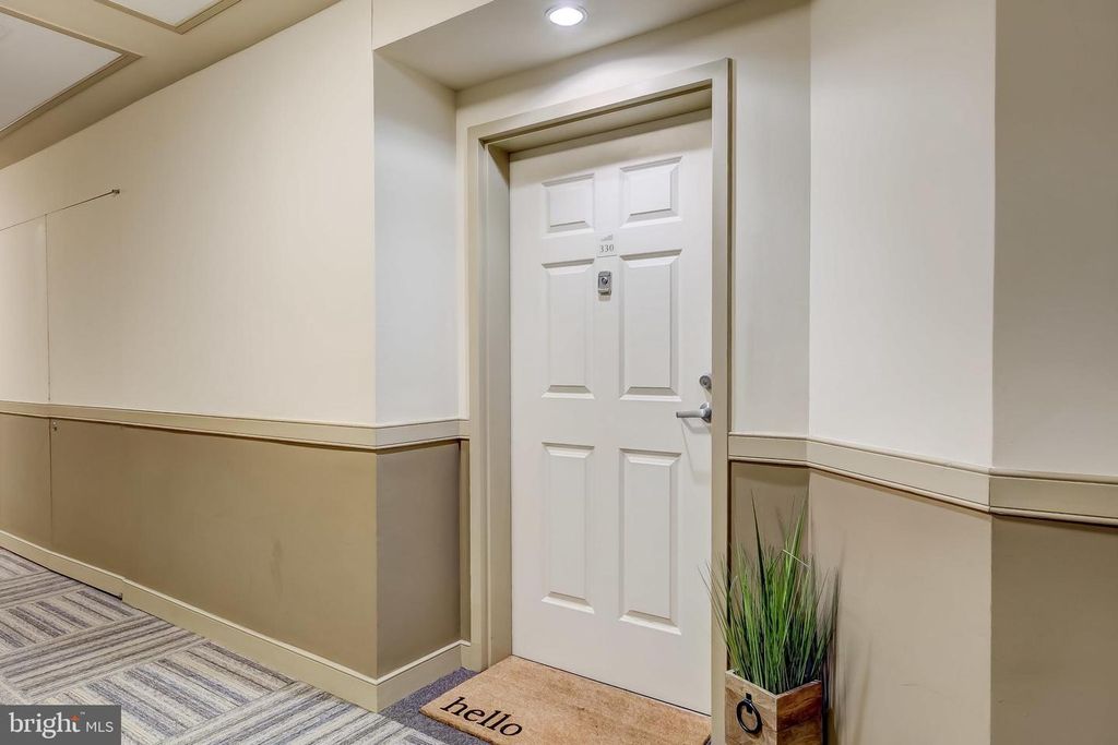 Image 3 of property listing at 23 PIERSIDE DR #130, Baltimore, MD 21230
