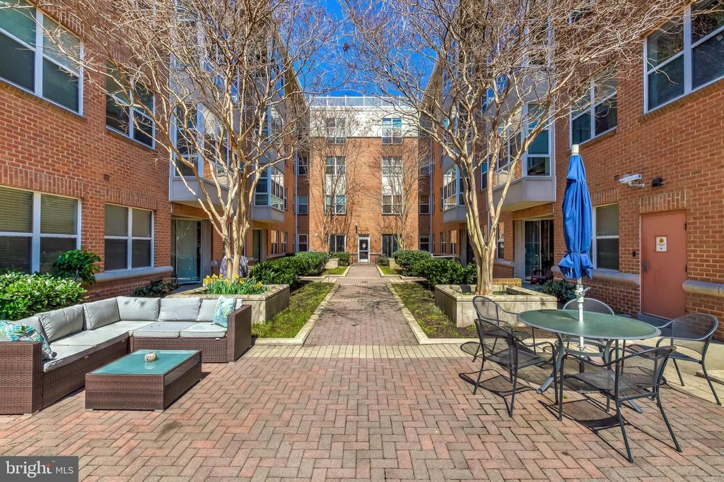 Image 5 of property listing at 23 PIERSIDE DR #130, Baltimore, MD 21230
