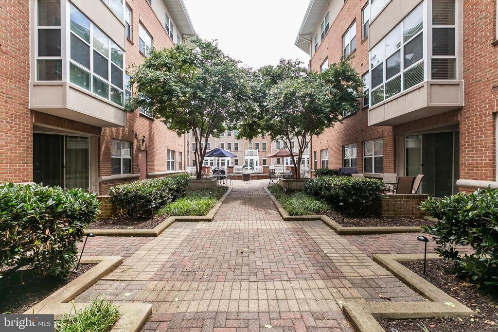 Image 6 of property listing at 23 PIERSIDE DR #130, Baltimore, MD 21230