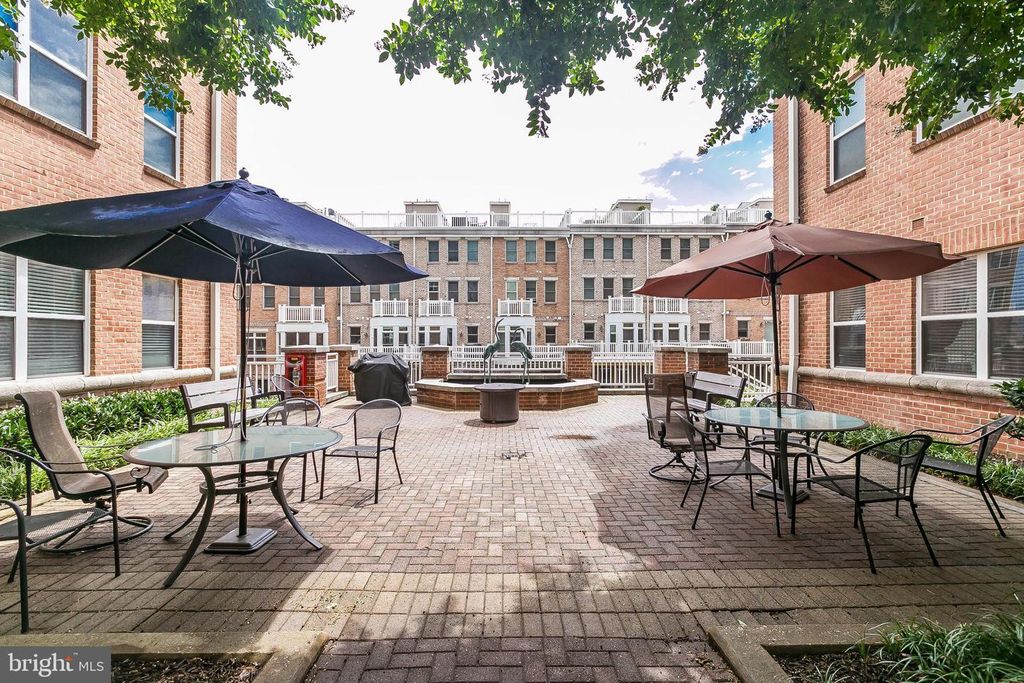 Image 7 of property listing at 23 PIERSIDE DR #130, Baltimore, MD 21230