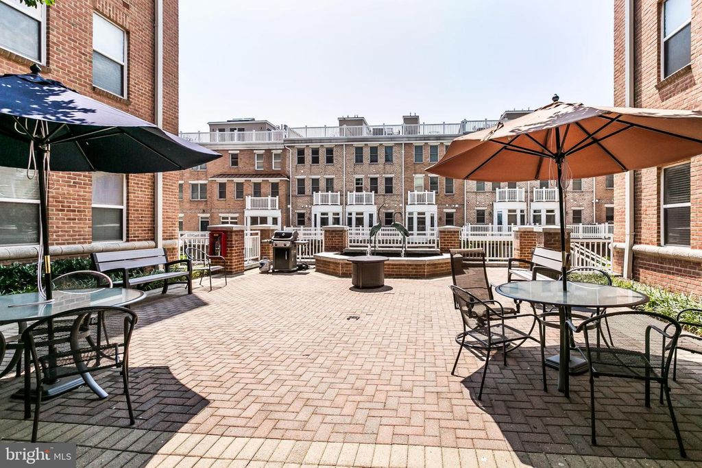 Image 9 of property listing at 23 PIERSIDE DR #130, Baltimore, MD 21230