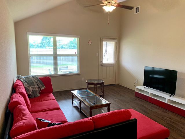 1345 Lariat Ridge Trail, Houston, TX 77049