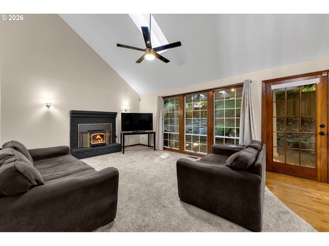 17973 SAINT CLAIR Dr, Lake Oswego, OR 97034