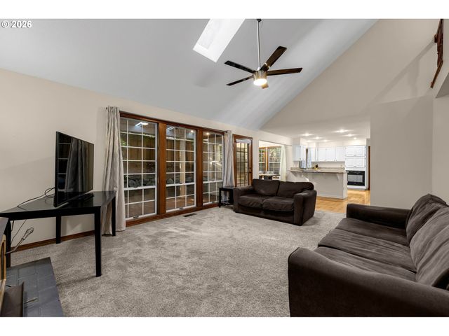 17973 SAINT CLAIR Dr, Lake Oswego, OR 97034