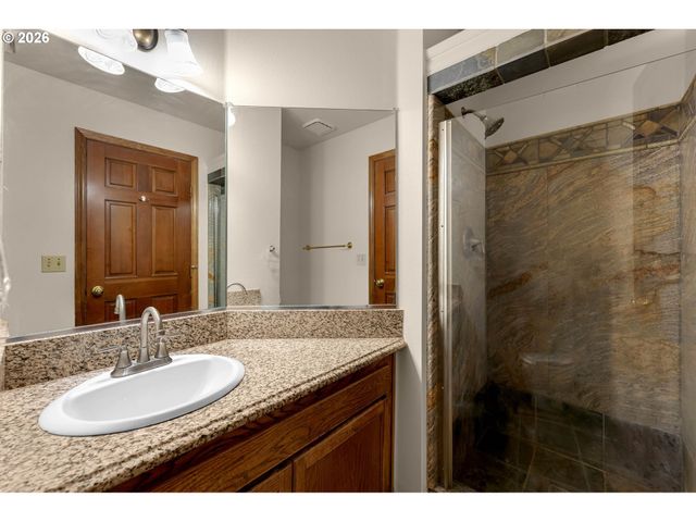 17973 SAINT CLAIR Dr, Lake Oswego, OR 97034