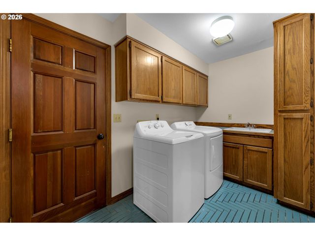 17973 SAINT CLAIR Dr, Lake Oswego, OR 97034